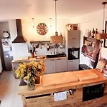 Maison Coeur De Village 250 M2 Piscine Clim *