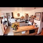 Maison Coeur De Village 250 M2 Piscine Clim *